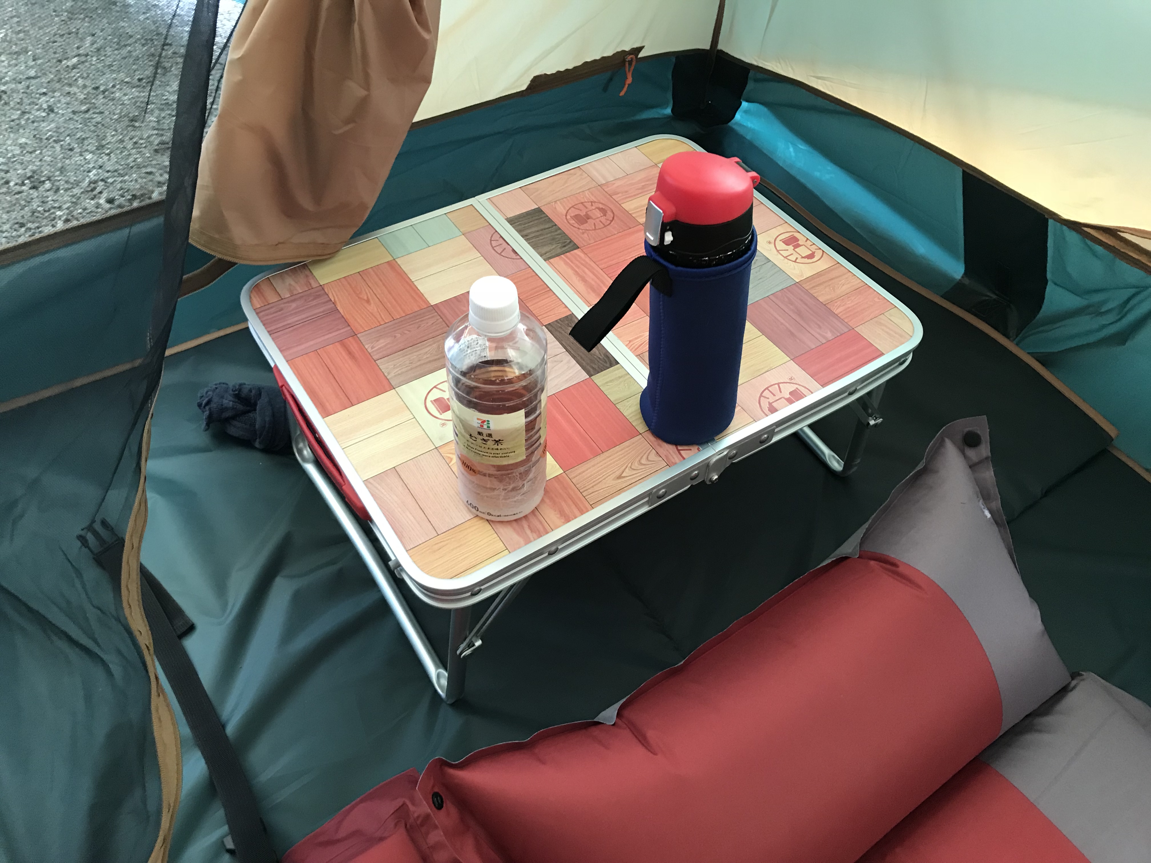 ミニテーブルをキャンプに持っていったら思った以上に便利だった件【アウトドア】 : ゴマダレ